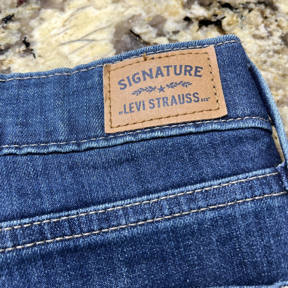 Size 29 Signature Levi Strauss Mid Rise Capri Women’s Denim Jeans Blue NO TAGS - Picture 11 of 12